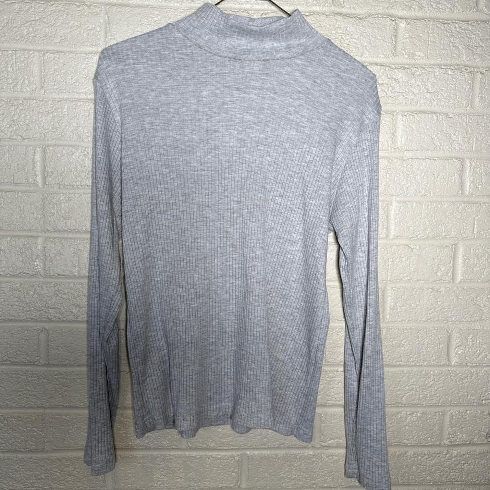 Gray top